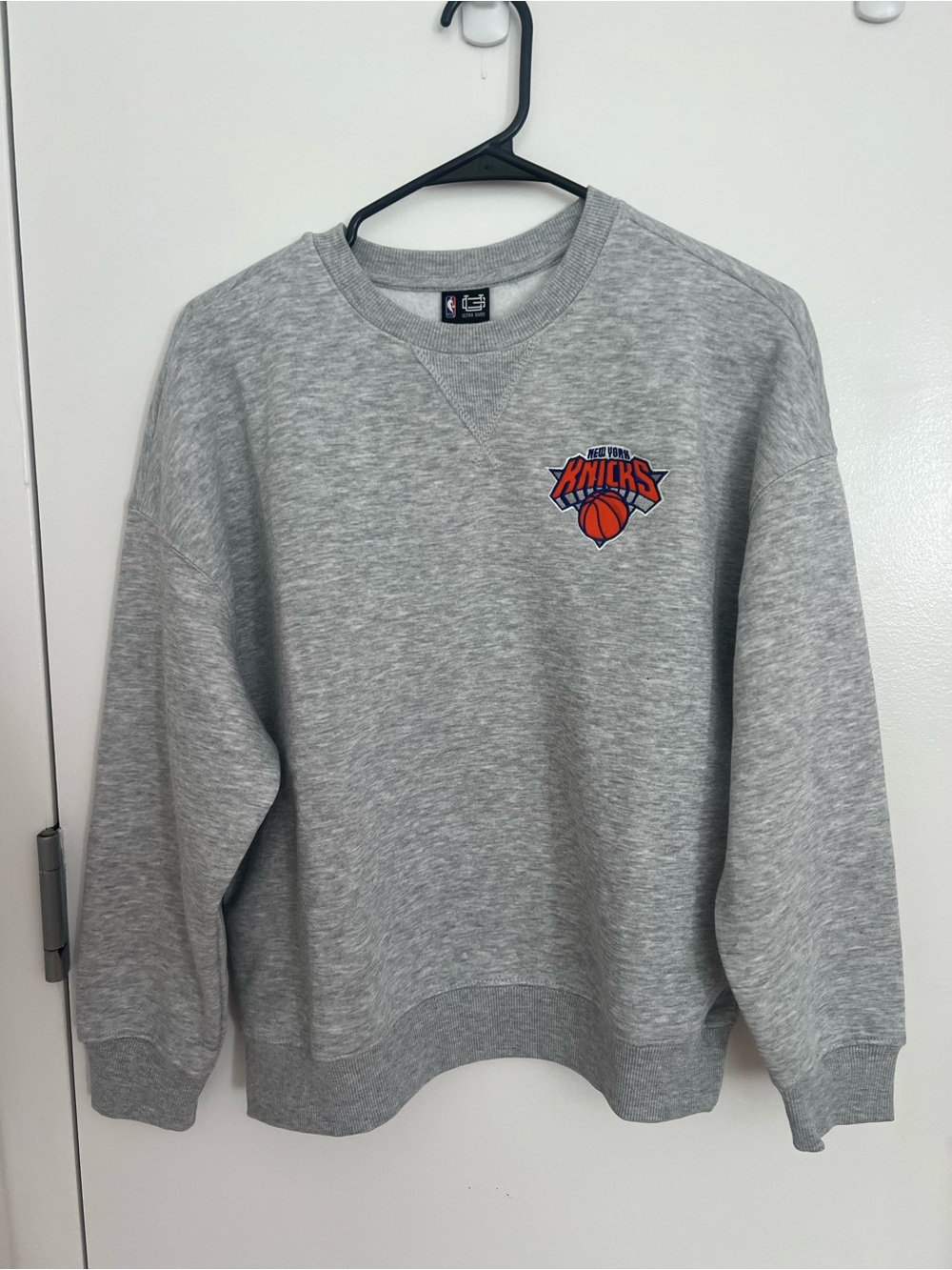 NY Knicks Gray Crewneck Sweatshirt - NWT